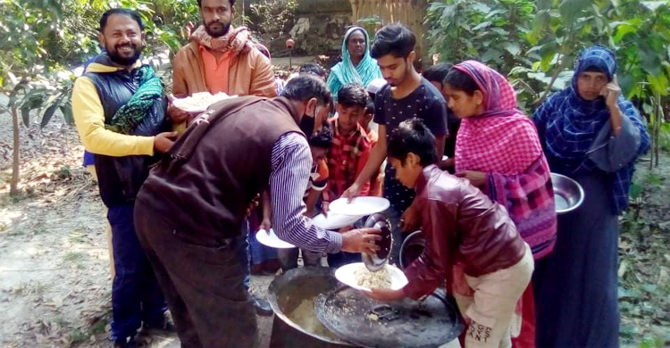 দায়িত্ব নিয়েই ২২ গ্রামের মানুষকে তেহারি খাওয়ালেন চেয়ারম্যান