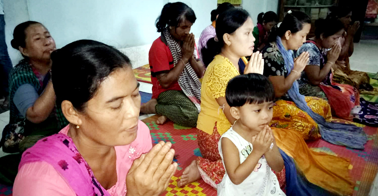 পদ্মা সেতু উদ্বোধন উপলক্ষে খাগড়াছড়িতে প্রার্থনা-খাবার বিতরণ