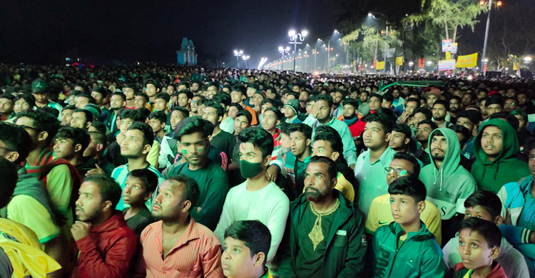 পটুয়াখালীতে হাই-ভোল্টেজ ম্যাচে জমে ওঠে ঝাউতলা