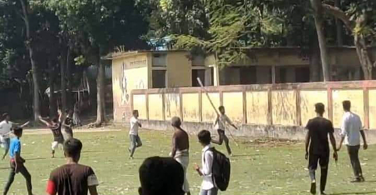 ‘বড় ভাই না বলায়’ শিক্ষার্থীদের মারামারি, জড়ালেন অভিভাবকরাও