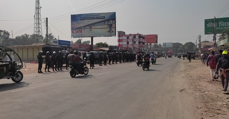 ফরিদপুরে বাস ধর্মঘটে মালিক-শ্রমিকের ক্ষতি অর্ধ কোটি টাকা