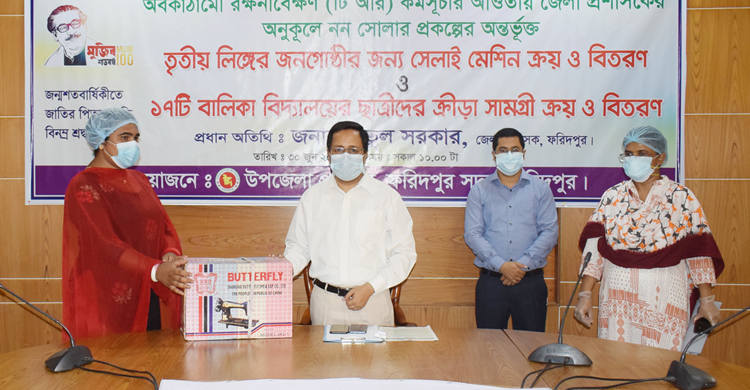 তৃতীয় লিঙ্গের মানুষের জন্য গার্মেন্টস করার ঘোষণা দিলেন ডিসি