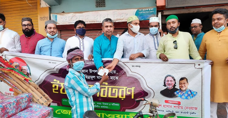 অসহায়দের মাঝে যুবলীগের ইফতার বিতরণ