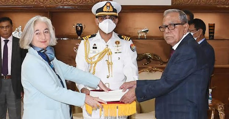 ওমান ও ফ্রান্সকে বাংলাদেশে বিনিয়োগের আহ্বান রাষ্ট্রপতির