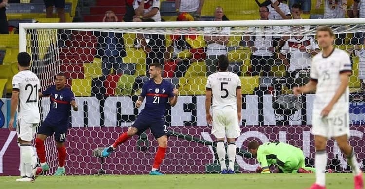 Hummels own goal helps France beat Germany