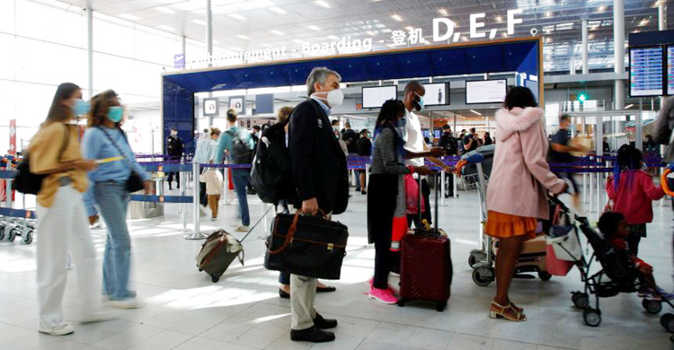 France opens doors to vaccinated travellers, restricts others