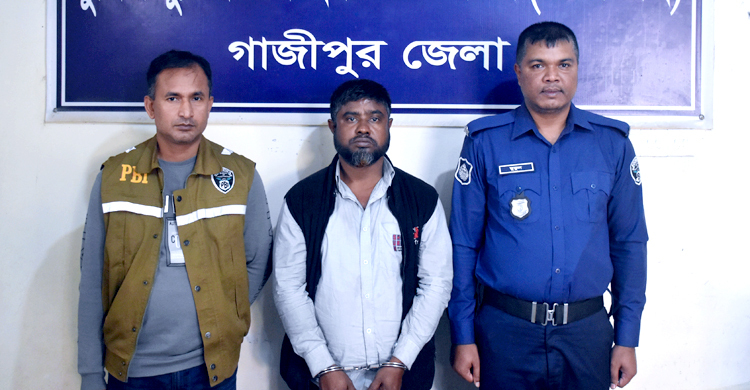 বিশ্বাস অর্জনে উপ-সচিব পরিচয়, ব্যবহার করেন গাড়ি