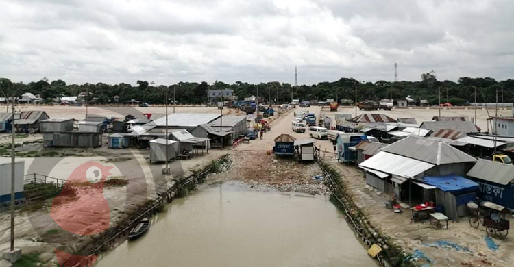 বন্ধ ফেরি, ঘাটে এসে ফিরে যাচ্ছে অ্যাম্বুলেন্স-ব্যক্তিগত গাড়ি