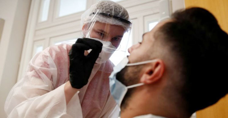 Coronavirus: Cases in France leap past 10,000 a day