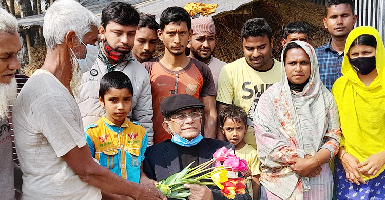 টিউলিপ বাগান দেখতে সপরিবারে তেঁতুলিয়ায় ফখরুল