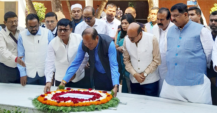 বঙ্গবন্ধুর সমাধিতে আসামের আইনসভার প্রতিনিধিদের শ্রদ্ধা