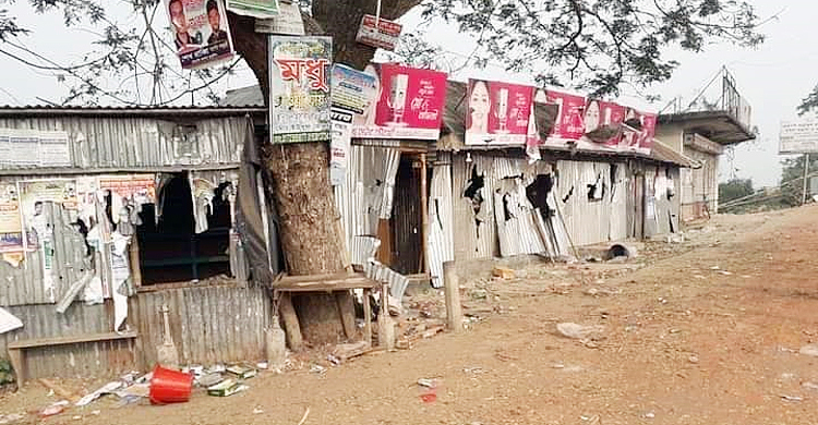 পুলিশের মামলায় পুরুষশূন্য ৭ গ্রাম