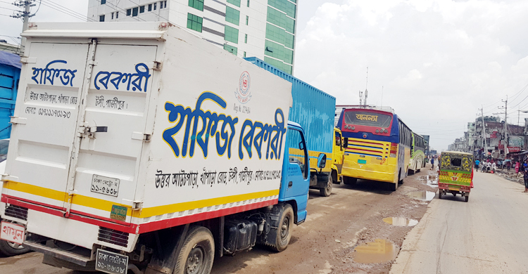 দুদিনের মধ্যে টঙ্গী-গাজীপুর সড়কের সংস্কারকাজ শেষ করার নির্দেশ