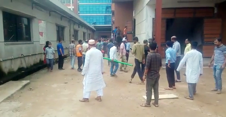 গাজীপুরে বেতনের দাবিতে পোশাক কারখানায় ভাঙচুর