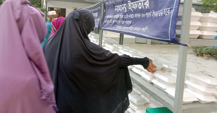 তৃতীয় বছরেও ‘সামান্য ইফতারে’ অসামান্য আয়োজন