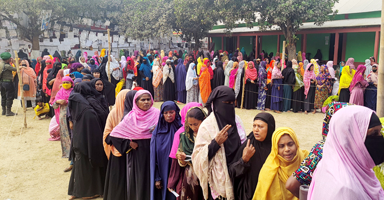 গাজীপুরের ৩ ইউনিয়নে ভোটারদের দীর্ঘ লাইন