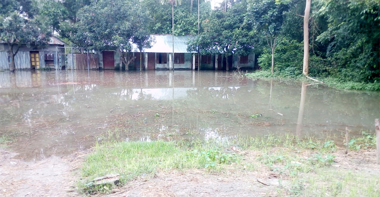 গাইবান্ধায় পানিবন্দি ৪০ হাজার মানুষ