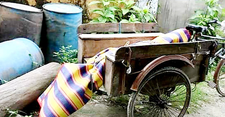 ‘গাঁজা সেবনের’ সময় টর্চ মারলেন ছেলে, মারধরে প্রাণ গেল বাবার