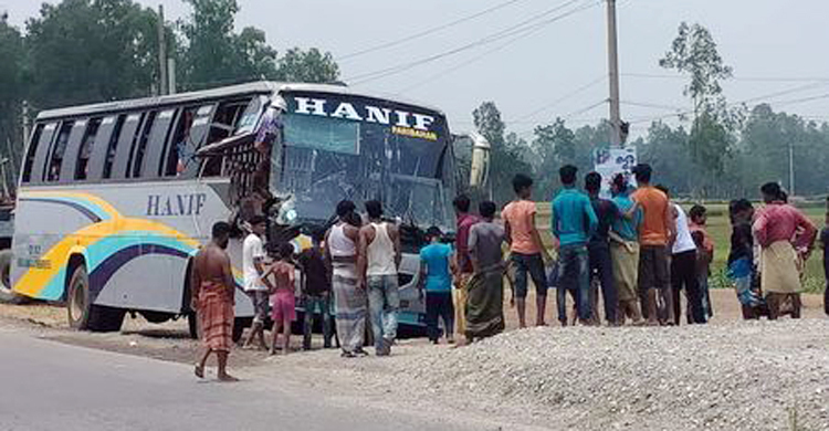 গাইবান্ধায় বাস-ট্রাক সংঘর্ষে নিহত ১
