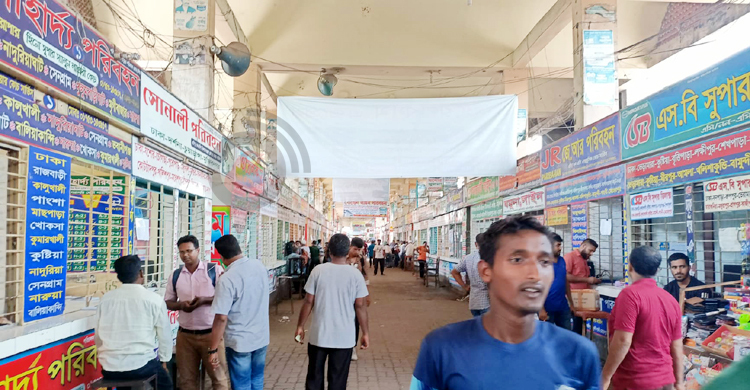 বাড়তি ভাড়া চাইতে কাউন্টারের লোকেরাই বিব্রত