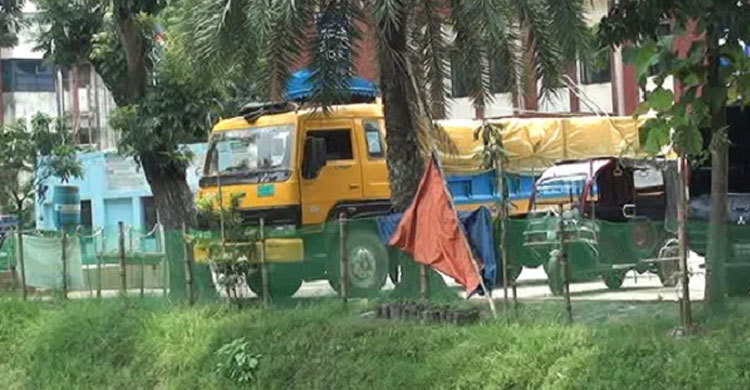 খাদ্যবান্ধবের ১৭৪ বস্তা চাল পাচারকালে ডিলার আটক