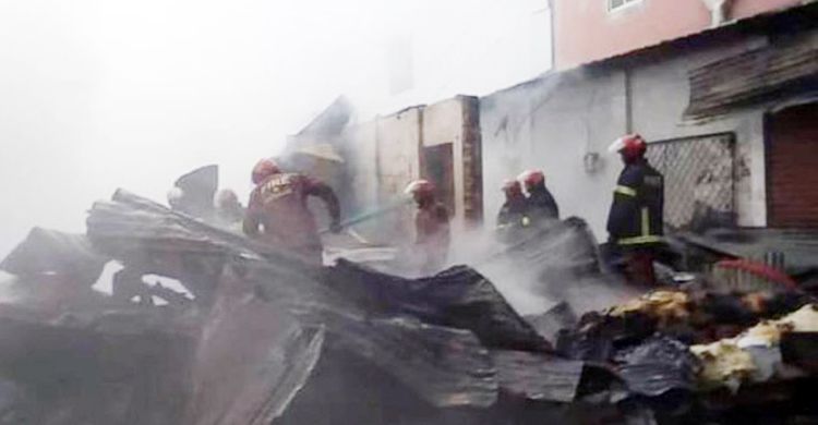 গাইবান্ধায় অগ্নিকাণ্ডে পুড়লো ৮ দোকান