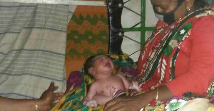 ভর্তি নেয়নি হাসপাতাল, ১০ মিনিট পর রাস্তায় সন্তান প্রসব