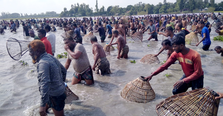 গাইবান্ধায় শুরু মাছ ধরার ‘বৈদ’ উৎসব