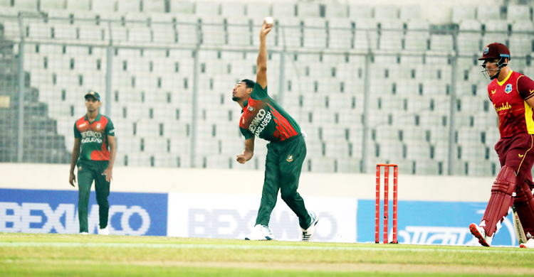বৃষ্টির পর আবার শুরু হলো খেলা