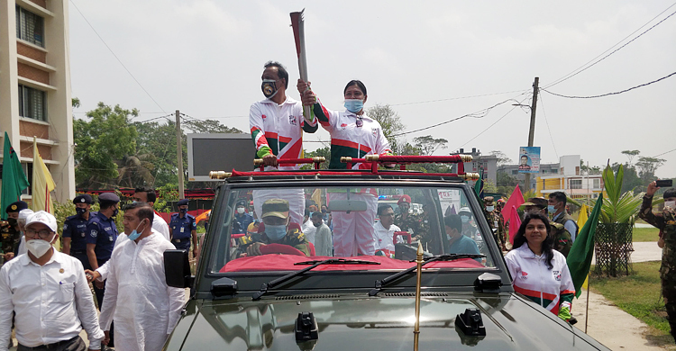 টুঙ্গিপাড়া থেকে বঙ্গবন্ধু বাংলাদেশ গেমসের মশাল-যাত্রা