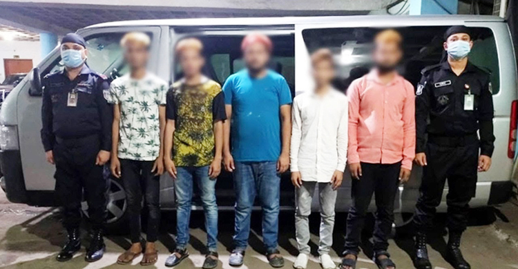 কিশোর গ্যাং ‘রক কিং’ এর পাঁচ সদস্য দুই দিনের রিমান্ডে