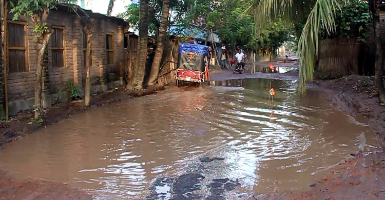 মামলায় সড়কের সংস্কার কাজ বন্ধ, লাখো মানুষের দুর্ভোগ