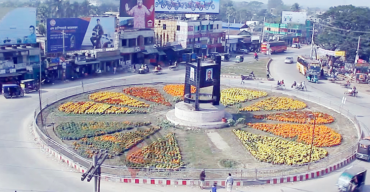 সওজের ‘জাদুকরি’ উদ্যোগে ভাগাড় হয়ে গেলো ফুলের বাগান