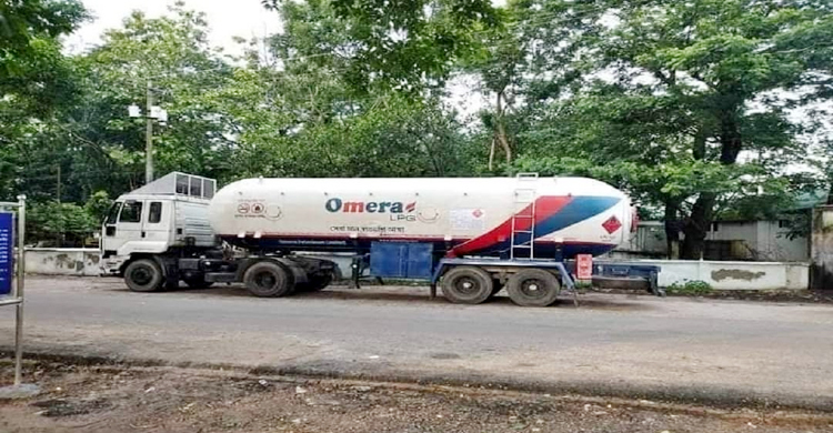 আখাউড়া হয়ে ভারতে গেলো ৩৫ টন এলপি গ্যাস