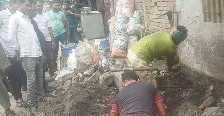 অবৈধ গ্যাস সংযোগ বিচ্ছিন্নকালে হামলা, ৩ পুলিশ আহত