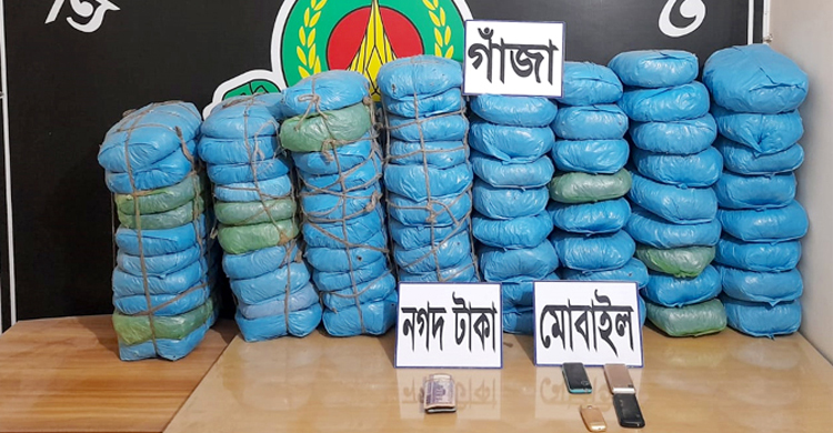 ৭৬ কেজি গাঁজাসহ ধরা পড়লেন ৩ মাদক কারবারি