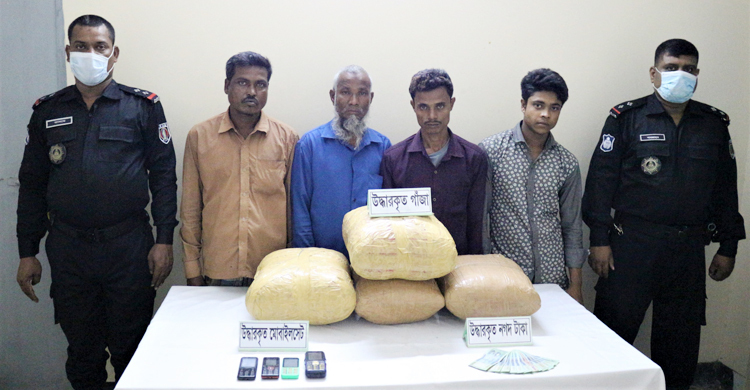 ২২ কেজি গাঁজাসহ ৪ মাদক ব্যবসায়ী গ্রেফতার