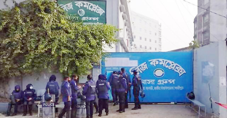 গাজীপুরে কারখানা বন্ধ ঘোষণায় শ্রমিকদের বিক্ষোভ