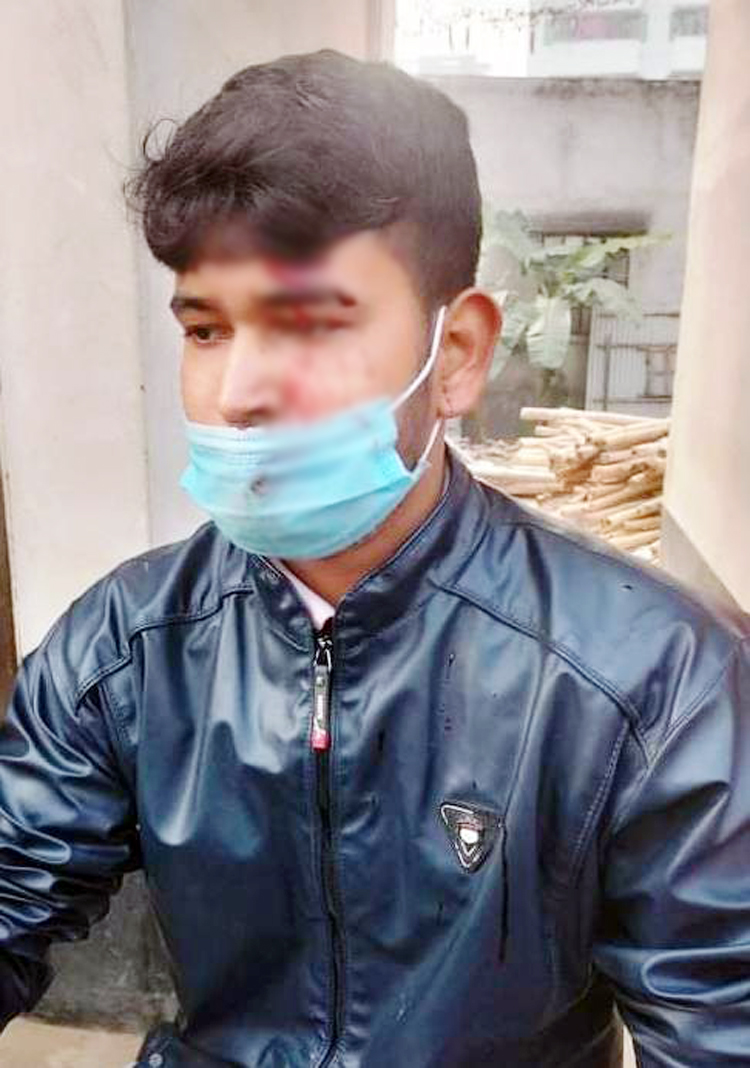 গাজীপুরে কারখানা বন্ধ ঘোষণায় শ্রমিকদের বিক্ষোভ