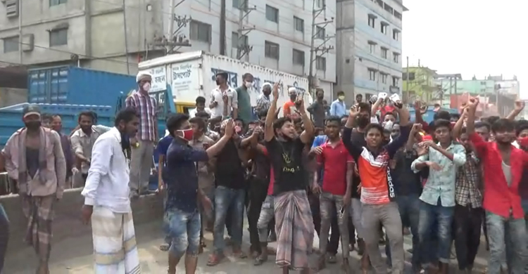 গাজীপুরে জায়গায় জায়গায় শ্রমিকদের বিক্ষোভ