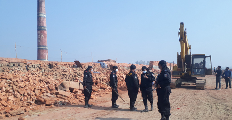 ইটভাটা গুঁড়িয়ে মালিককে ৬৬ লাখ টাকা জরিমানা