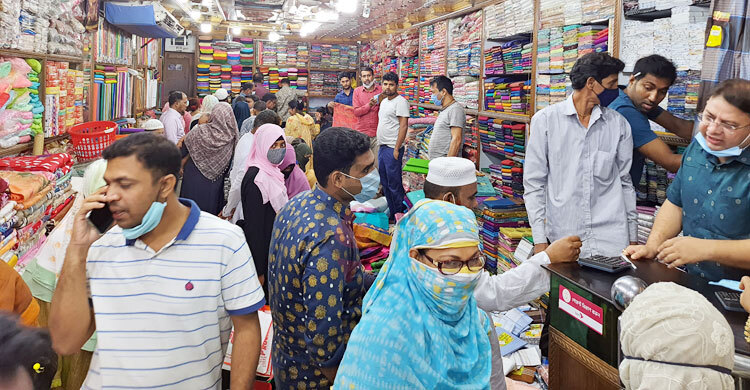 গাজীপুরের ব্যবসায়ীদের ভরসা পোশাক শ্রমিক ও গ্রামের ক্রেতা