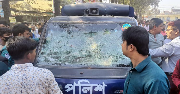 পুলিশের গাড়ি ভাঙচুর, কলেজ অধ্যক্ষসহ কারাগারে ৫