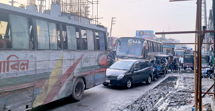 বৃষ্টিতে গাজীপুর মহাসড়কে যানজট, ভোগান্তিতে যাত্রীরা