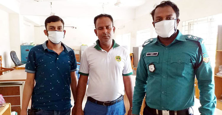 চাকরি দেয়ার নামে অনেকের কাছে টাকা নিয়েছেন তিনি