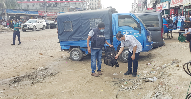 বোমা নিয়ে ব্যাংকে গেলেন গার্মেন্টসের চাকরিচ্যুত শ্রমিক
