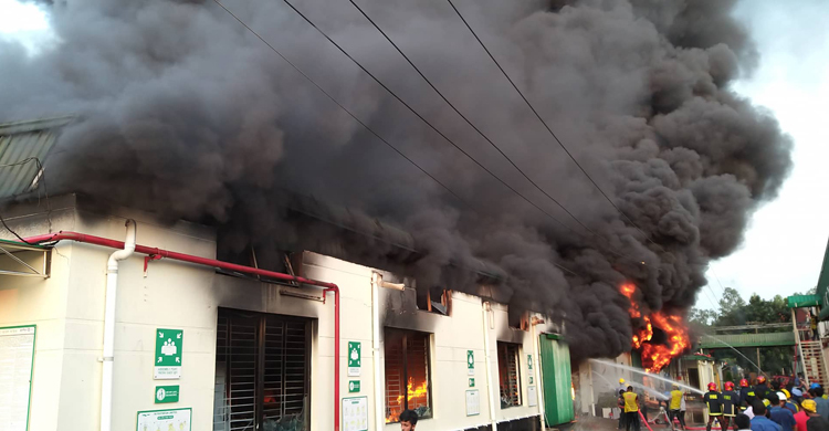 গাজীপুরে জুতা তৈরি কারখানায় আগুন