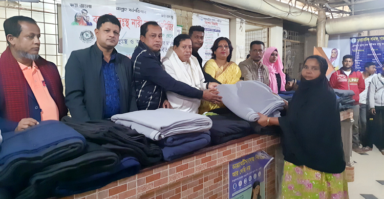 শতাধিক দুস্থ পেলেন উষ্ণতার পরশ