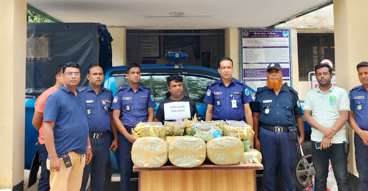 শ্রীপুরে গাঁজা-ফেনসিডিলসহ যুবক আটক