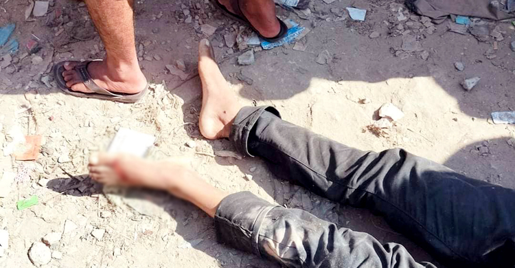 শ্রীপুরে ট্রাকের ধাক্কায় বাবা নিহত, ছেলে হাসপাতালে